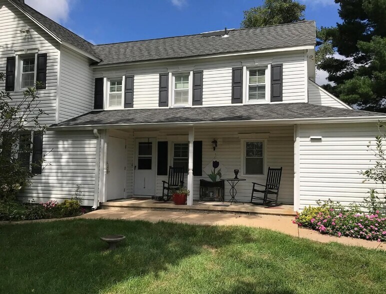 353 Fairfield Rd, Freehold, NJ à vendre - Photo du bâtiment - Image 3 de 9