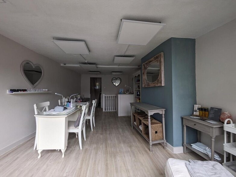 12 Castle St, Guildford for sale - Building Photo - Image 2 of 7