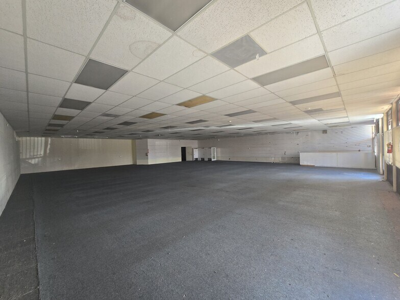 10051 Magnolia Ave, Riverside, CA à louer - Photo du bâtiment - Image 3 de 11