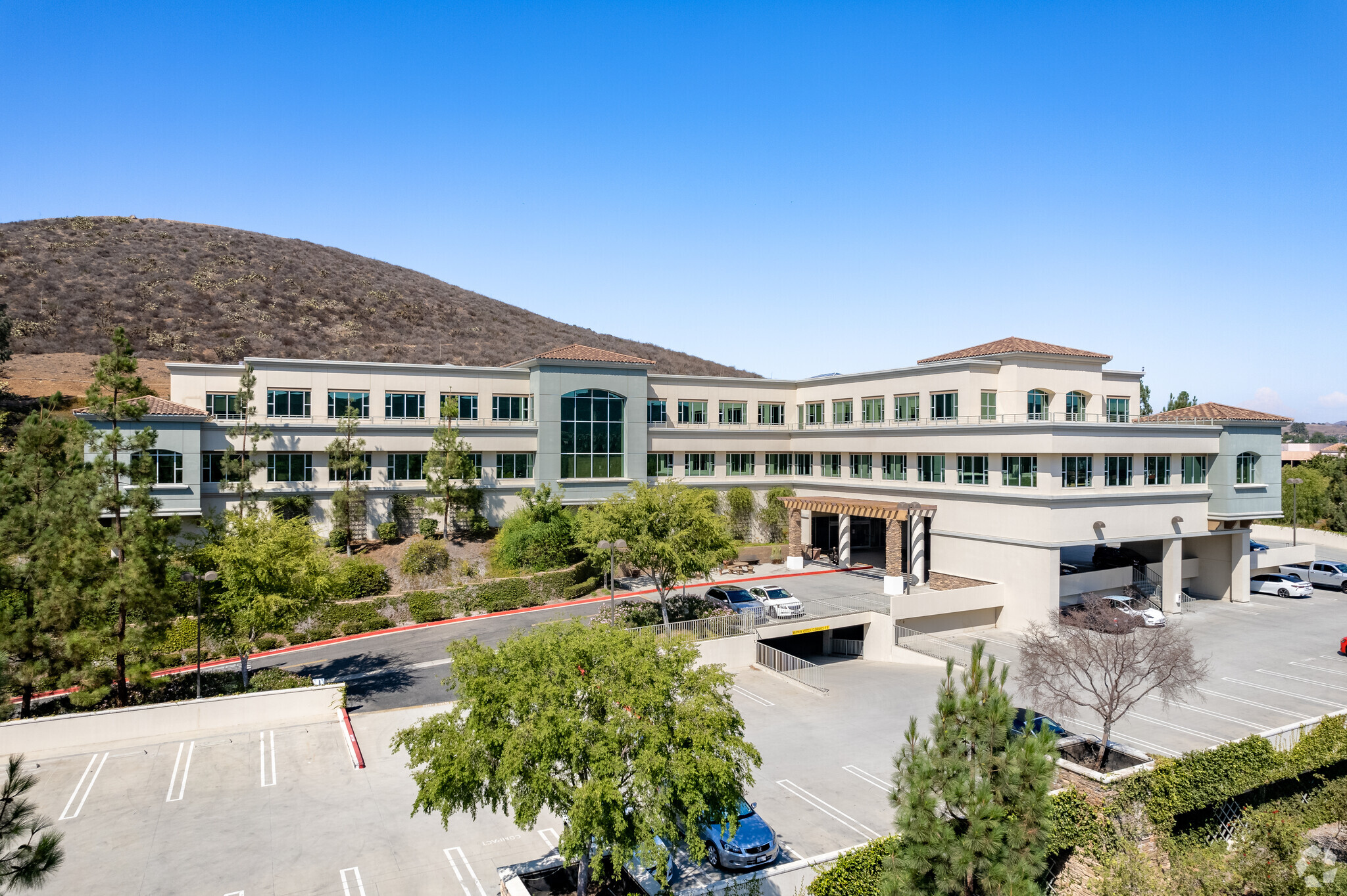 555 Marin St, Thousand Oaks, CA à vendre Photo du bâtiment- Image 1 de 8