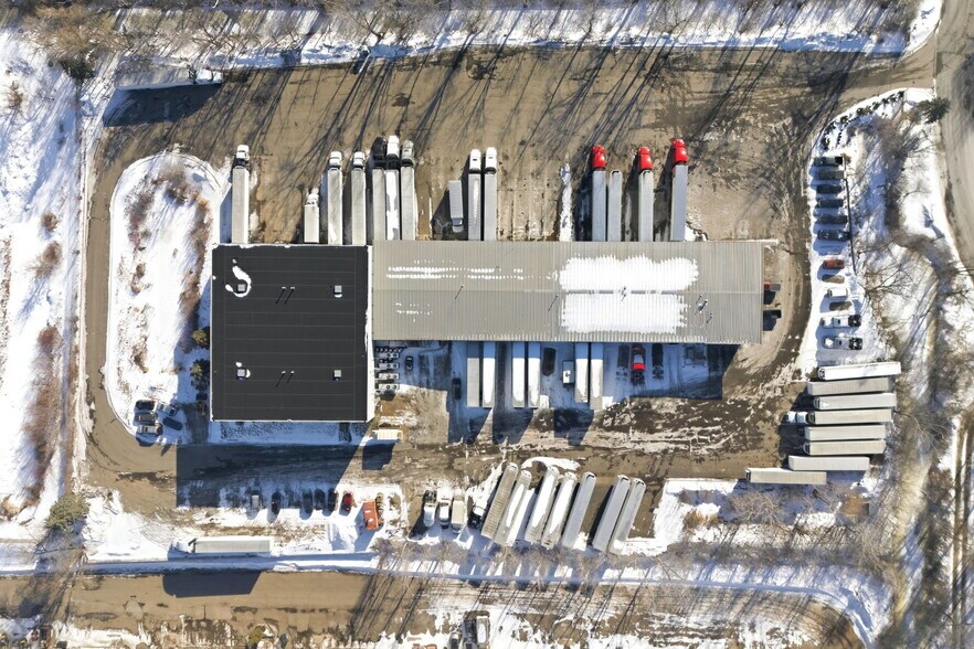 8201 NE Hickory St, Minneapolis, MN à vendre - Photo du bâtiment - Image 3 de 80