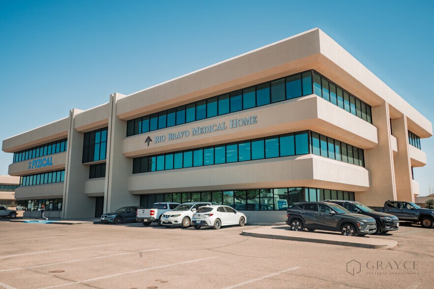 10460 Vista Del Sol Dr, El Paso, TX à louer - Photo du bâtiment - Image 3 de 14