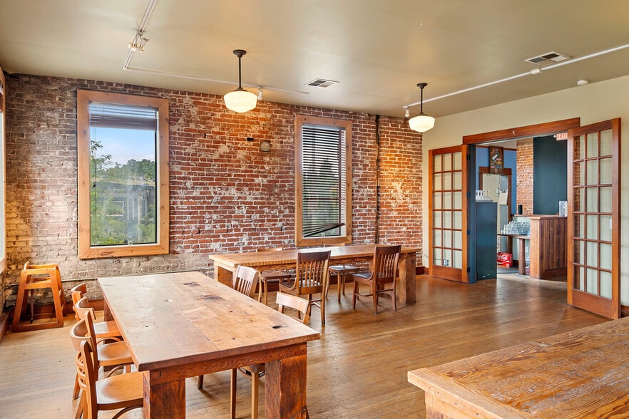 711 NE Dekum St, Portland, OR for sale - Interior Photo - Image 3 of 14