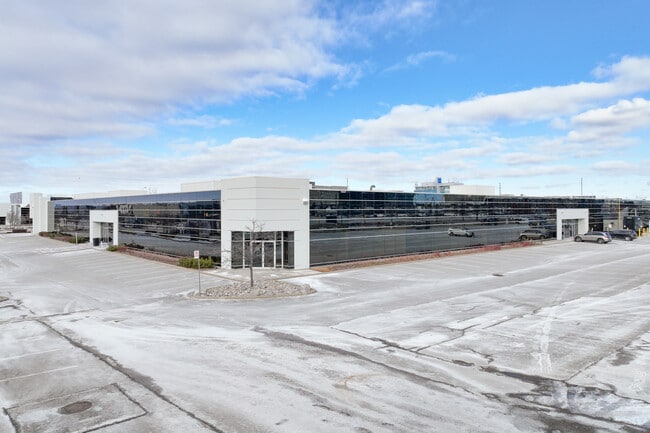 Plus de détails pour 80 Courtneypark Dr W, Mississauga, ON - Bureau/Commerce de détail à louer