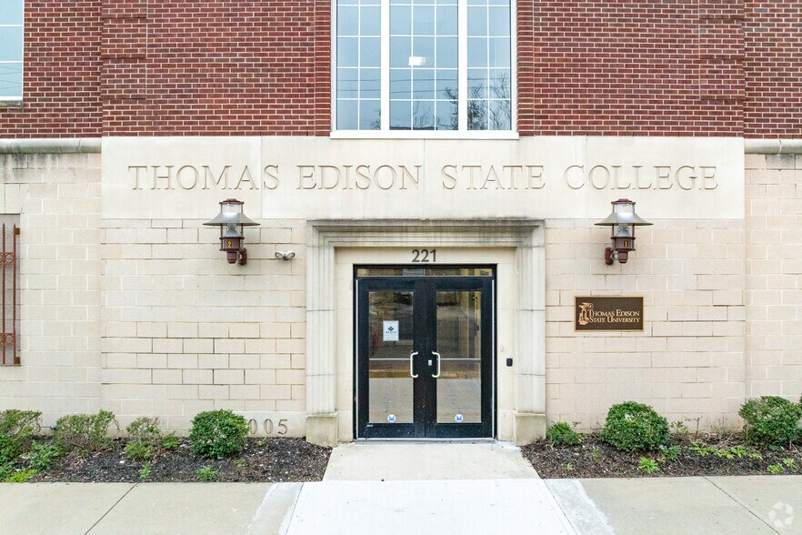 221 W Hanover St, Trenton, NJ à vendre - Photo du bâtiment - Image 2 de 2