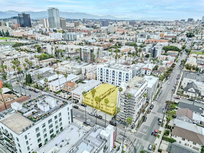 926 Fedora St, Los Angeles, CA à vendre - Photo du bâtiment - Image 2 de 40