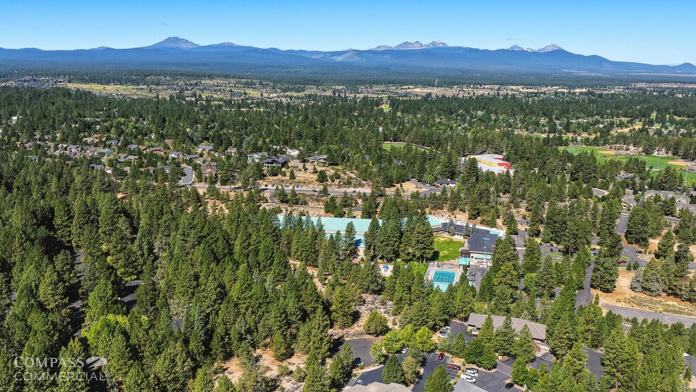 Village Office Ct, Bend, OR for sale - Building Photo - Image 2 of 15