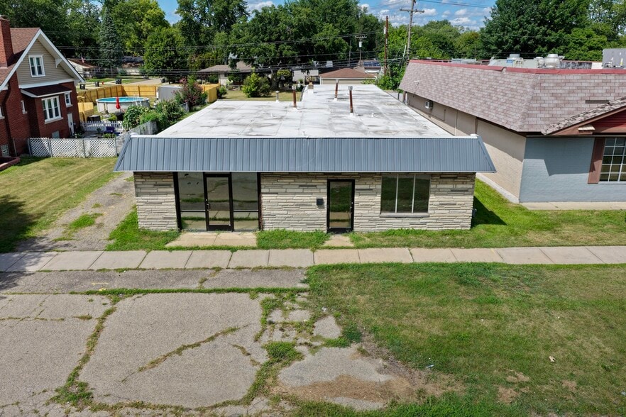 21040 Ecorse Rd, Taylor, MI for sale - Building Photo - Image 2 of 4