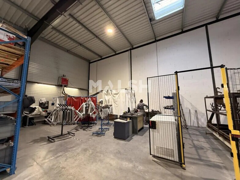 Flex in Jonage for lease - Interior Photo - Image 3 of 12