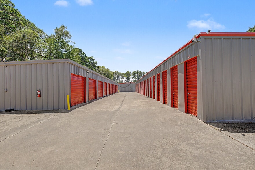Income Producing Investment Opportunity! portfolio of 2 properties for sale on LoopNet.ca - Building Photo - Image 3 of 25