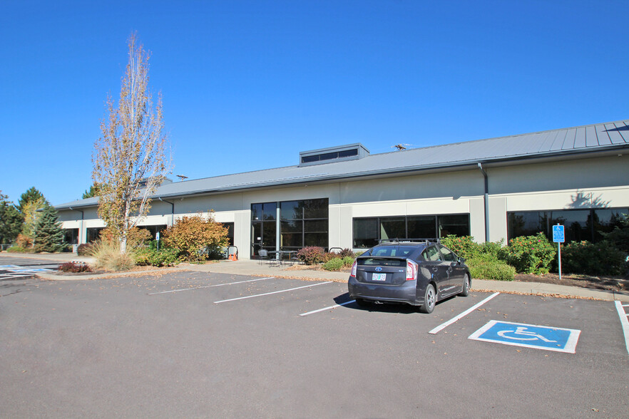 389 SW Scalehouse Ct, Bend, OR for lease - Building Photo - Image 2 of 3