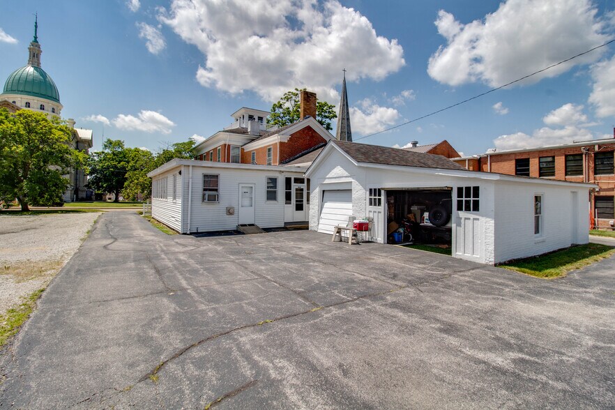 212 E Main St, Carlinville, IL à vendre - Photo du bâtiment - Image 2 de 44