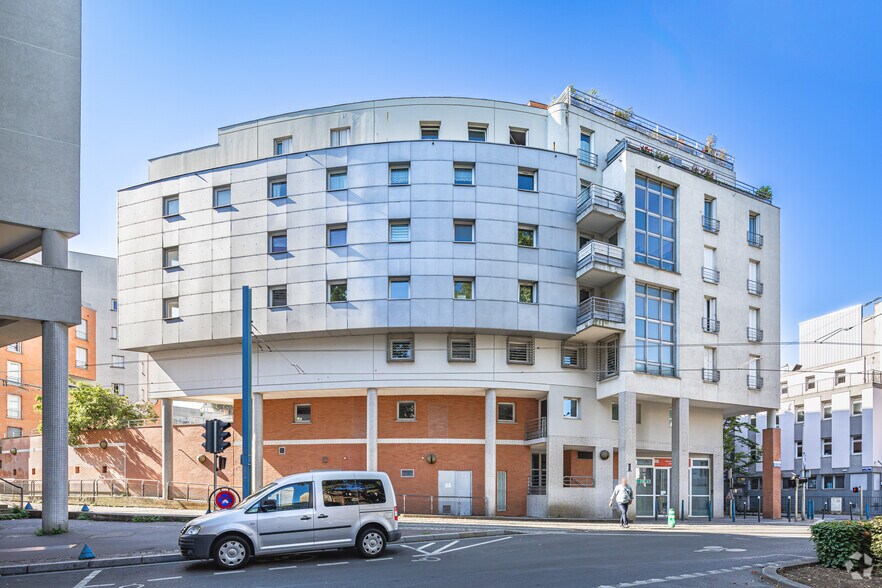 Bureau dans Saint-Denis à vendre - Photo du bâtiment - Image 2 de 13