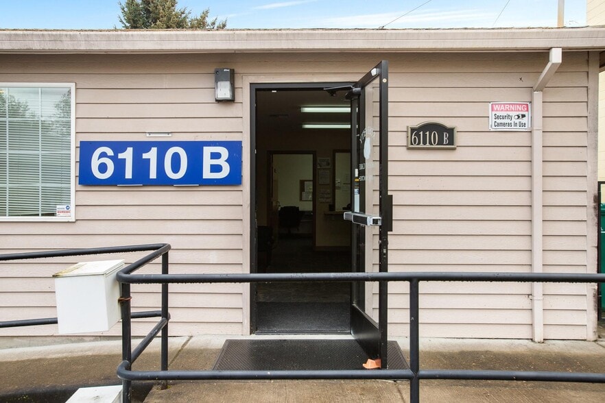 6110 N Lombard St, Portland, OR for lease - Building Photo - Image 2 of 8