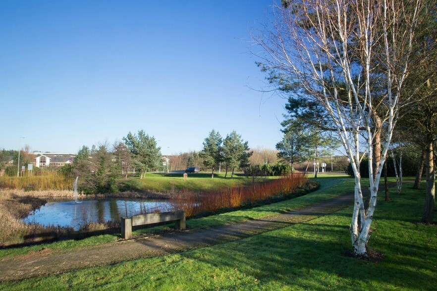 Lake View Dr, Nottingham for lease - Building Photo - Image 3 of 12