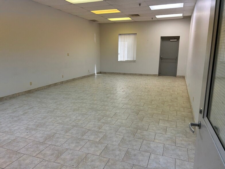 215-235 Eugenie St, Windsor, ON for lease - Interior Photo - Image 3 of 3