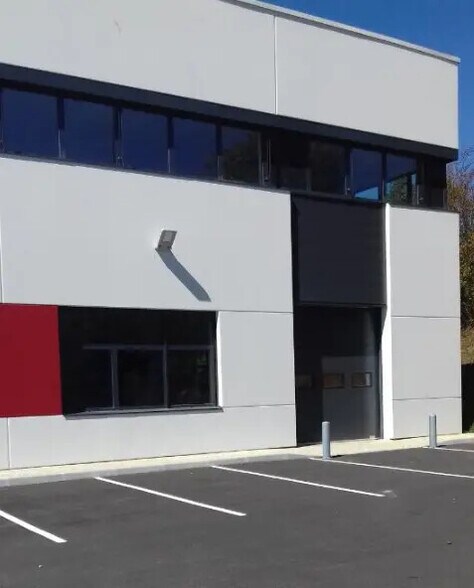 Flex dans Dardilly à louer - Photo du bâtiment - Image 2 de 4