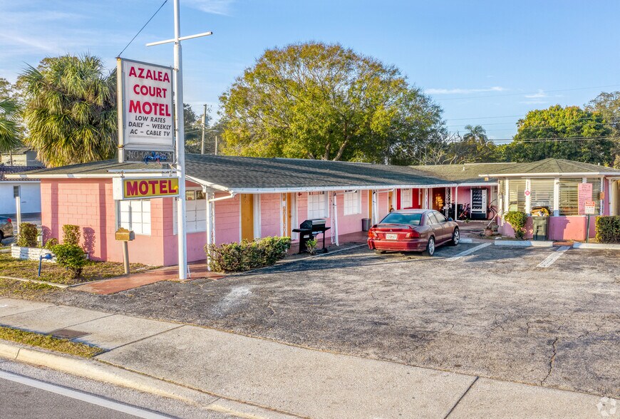 8210 4th St N, Saint Petersburg, FL à vendre - Photo du bâtiment - Image 2 de 3