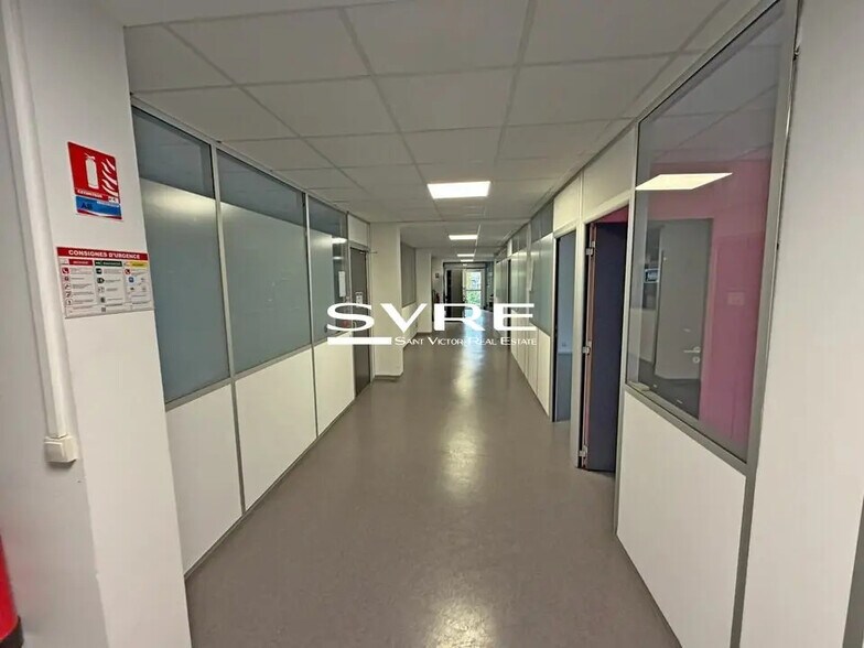 Office in Marseille for lease - Interior Photo - Image 3 of 17