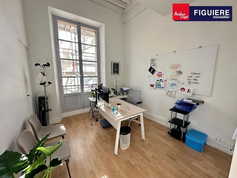 1 Place Des Précheurs, Aix-en-Provence for lease - Interior Photo - Image 1 of 6