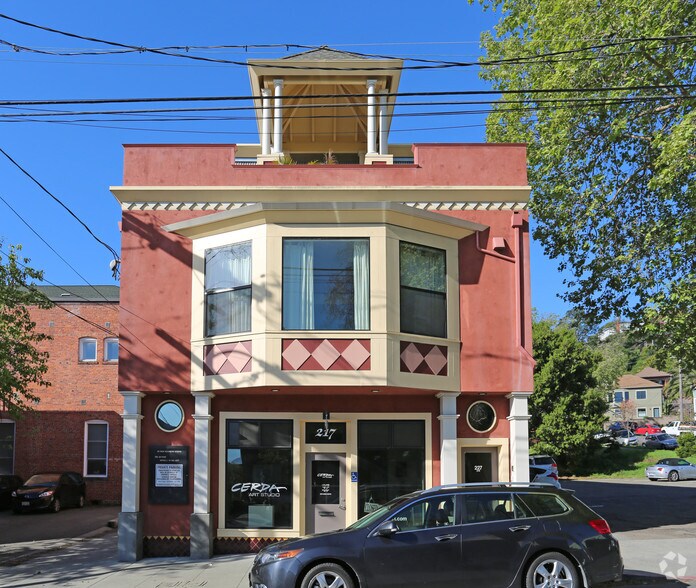 217-243 W Richmond Ave, Richmond, CA à louer - Photo du bâtiment - Image 3 de 43