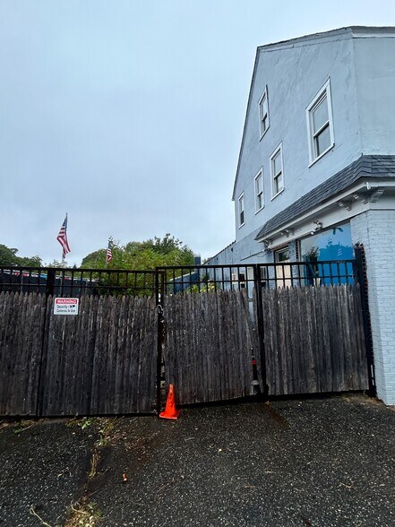 193 W Main St, Bay Shore, NY à vendre - Photo du bâtiment - Image 3 de 3