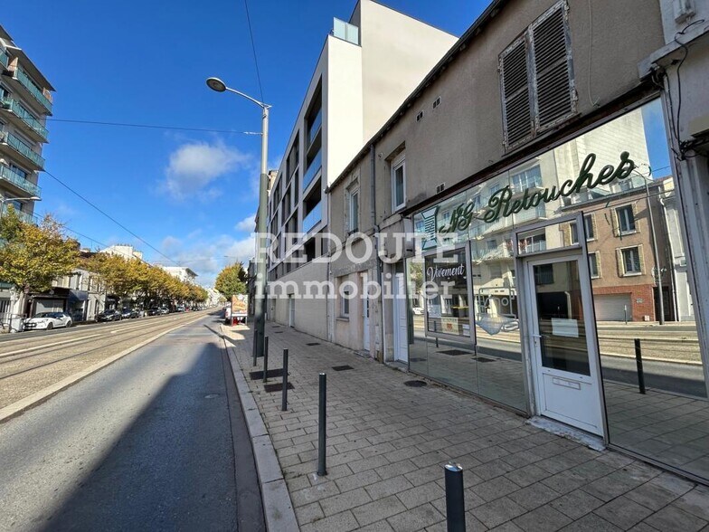 Retail in Reims for lease - Building Photo - Image 1 of 6