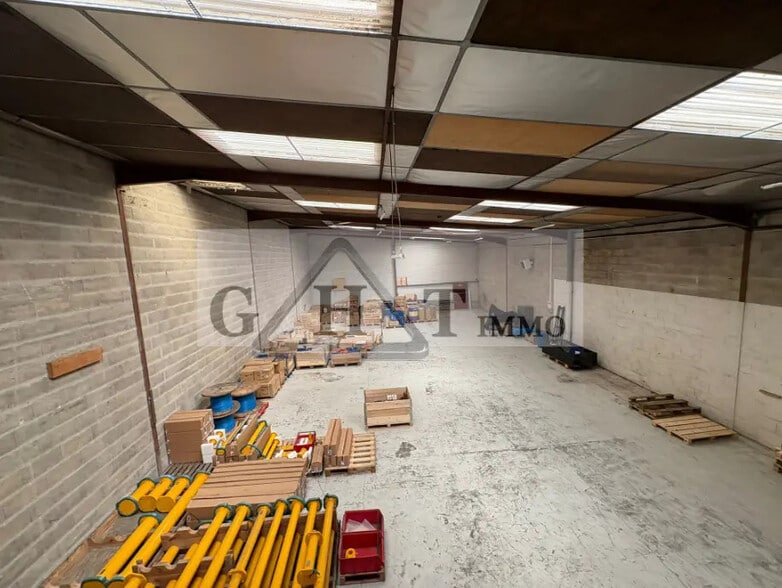 Industrial in Vaux-le-Pénil for lease - Interior Photo - Image 3 of 5