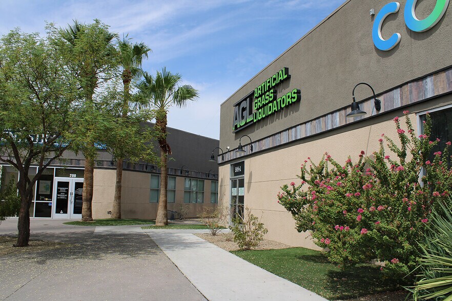 5111 E Charleston Blvd, Las Vegas, NV à louer - Photo du bâtiment - Image 3 de 7