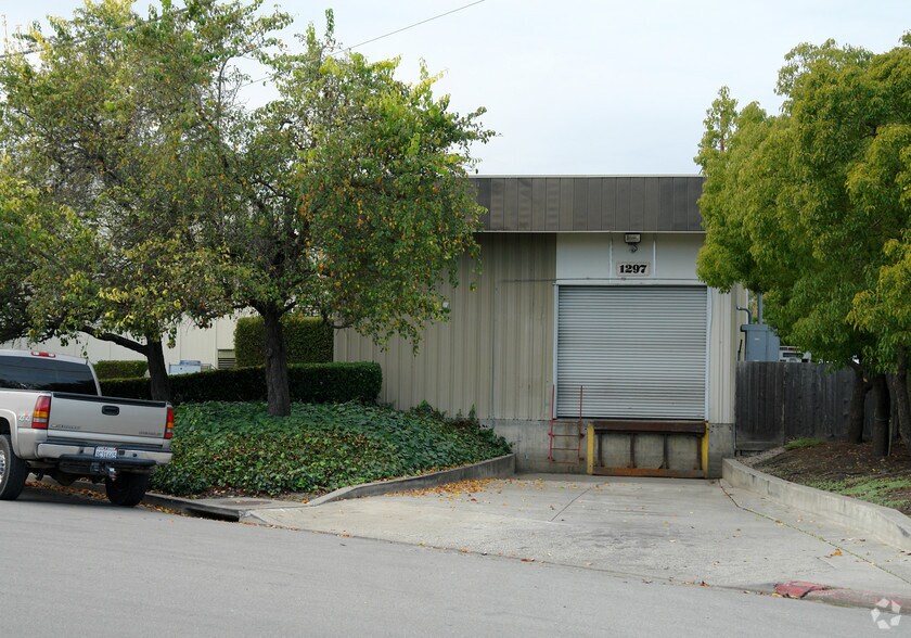 1297 Dynamic St, Petaluma, CA à louer - Photo du bâtiment - Image 3 de 6