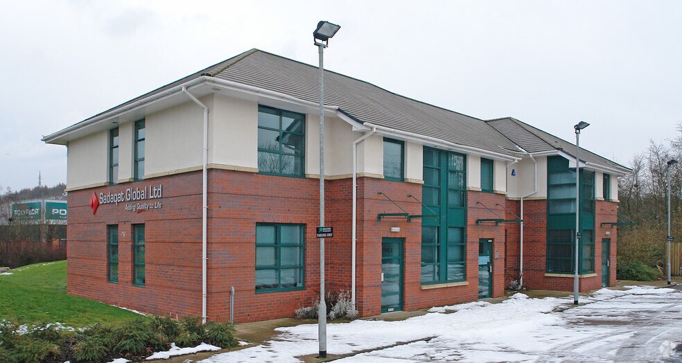 Salmon Fields, Oldham for lease - Primary Photo - Image 1 of 5