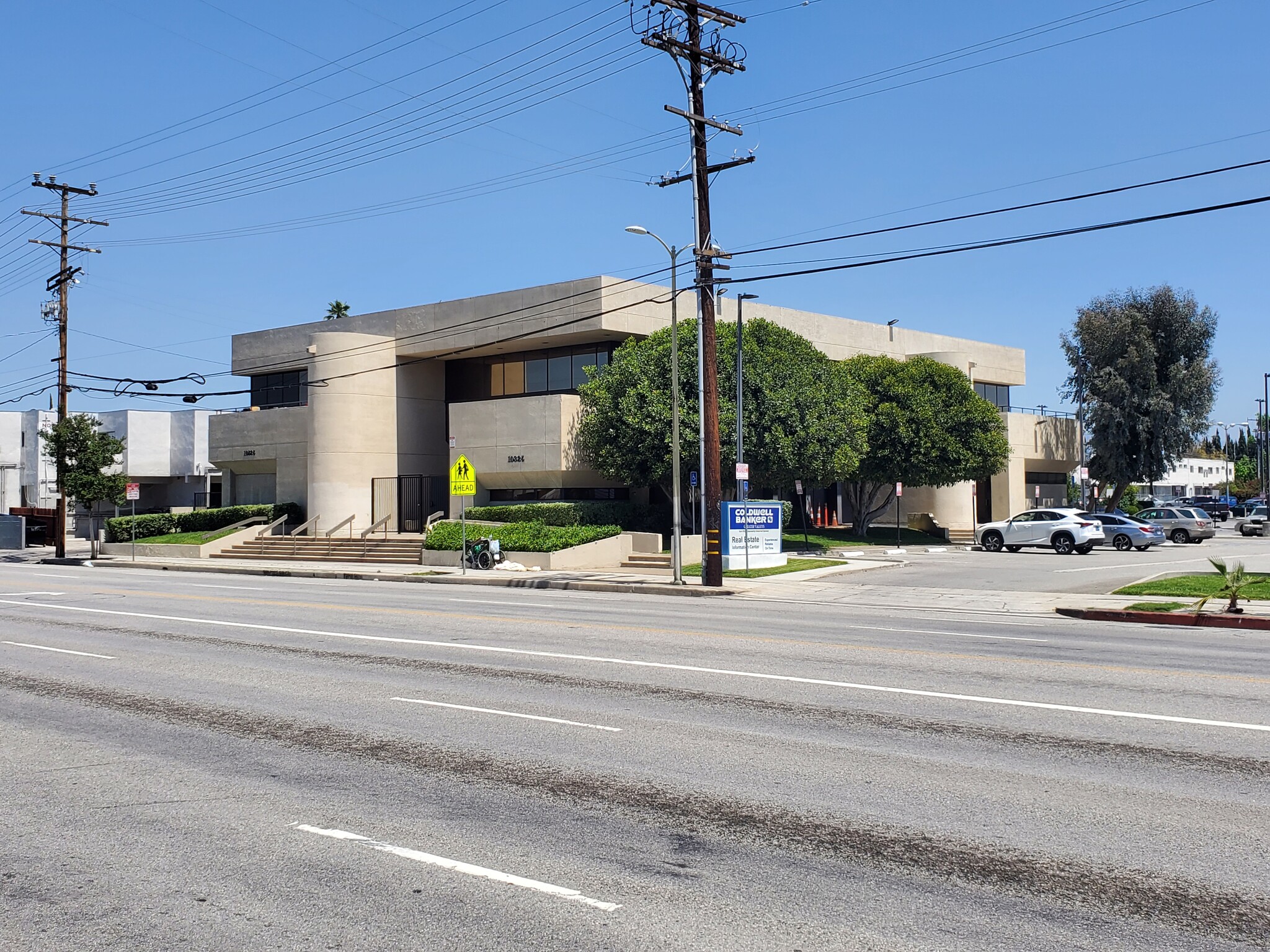 10324 Balboa Blvd, Granada Hills, CA à louer Photo du bâtiment- Image 1 de 2