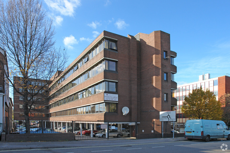 Upper Market St, Eastleigh à vendre - Photo principale - Image 1 de 1