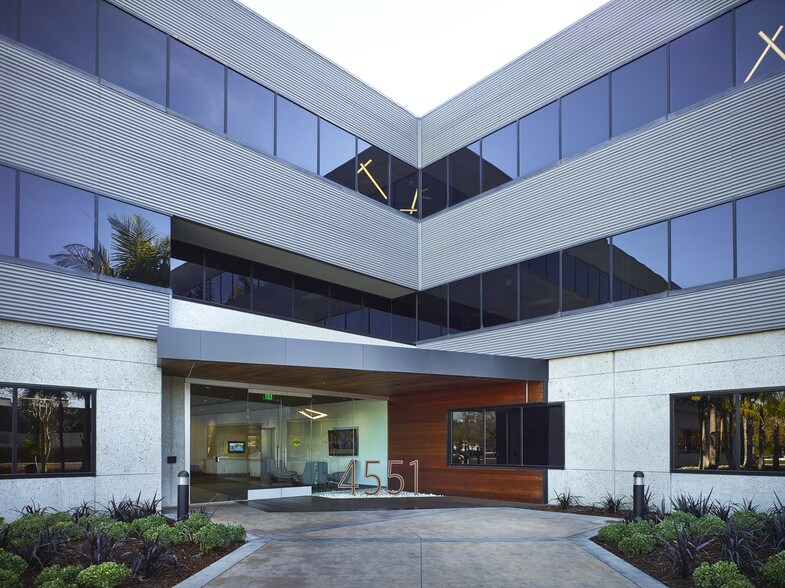 4551 Glencoe Ave, Marina Del Rey, CA à louer - Photo du bâtiment - Image 3 de 13
