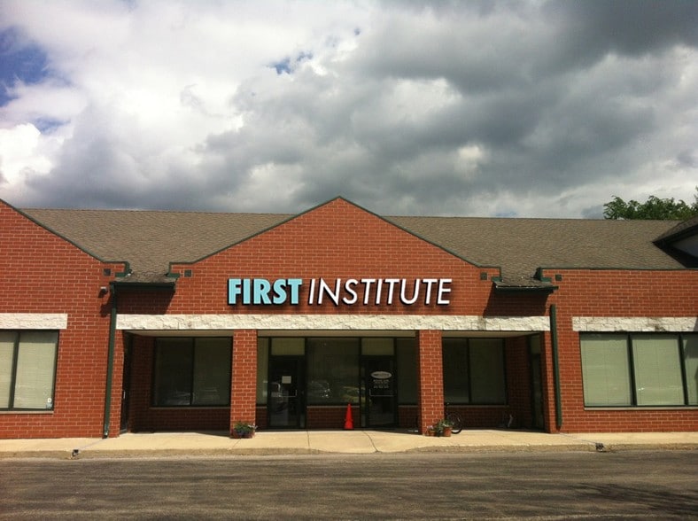 757 McHenry Ave, Crystal Lake, IL for lease - Building Photo - Image 2 of 11