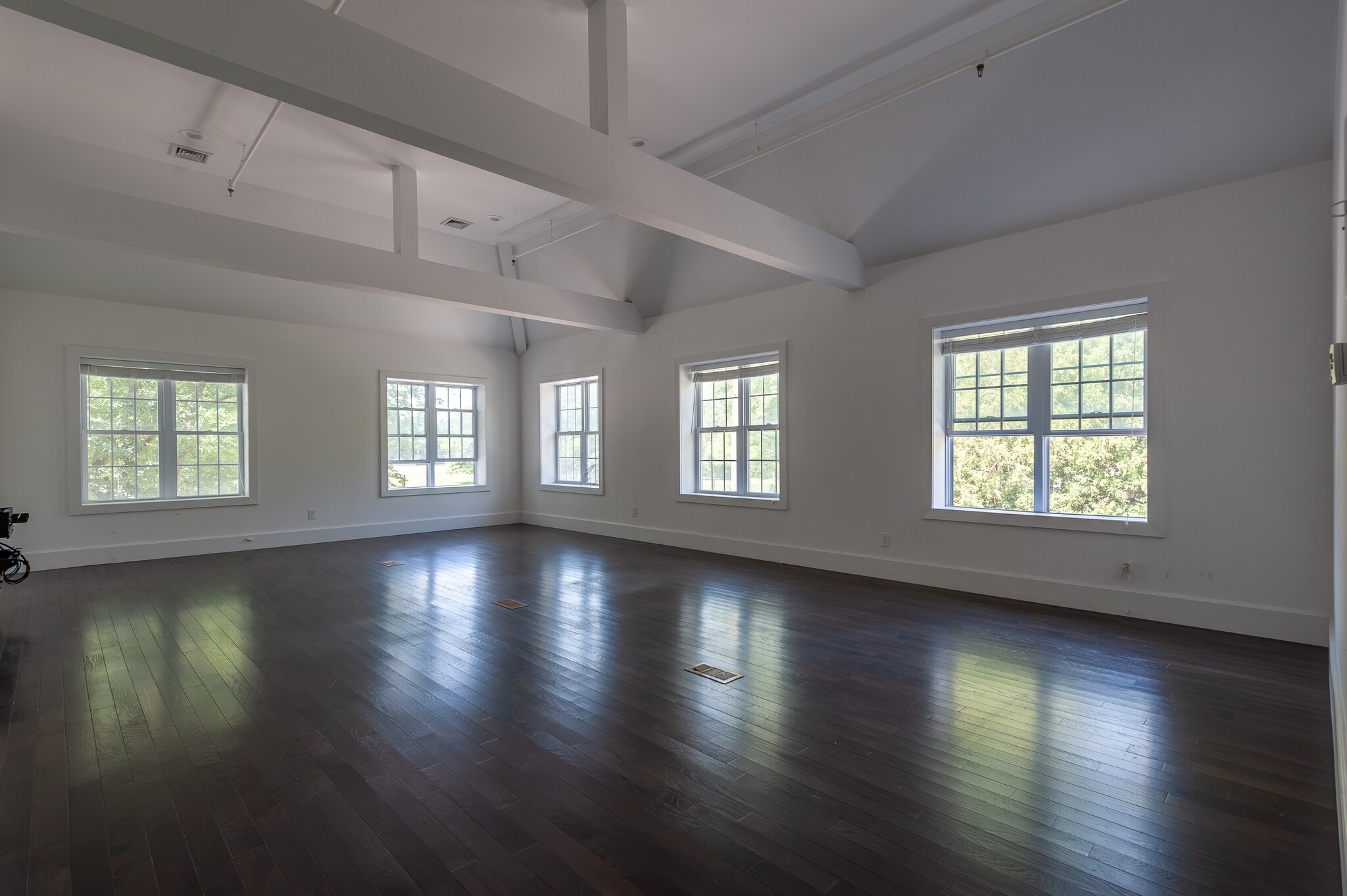 66 Newtown Ln, East Hampton, NY for lease Interior Photo- Image 1 of 6