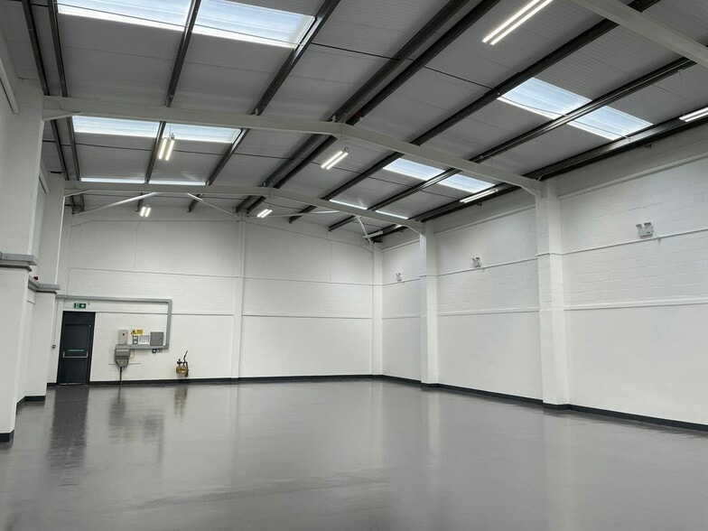 Craignish Ave, London for lease - Interior Photo - Image 3 of 4