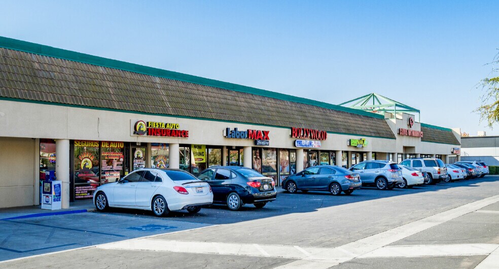 240 W Shaw Ave, Clovis, CA à vendre - Photo du bâtiment - Image 2 de 2