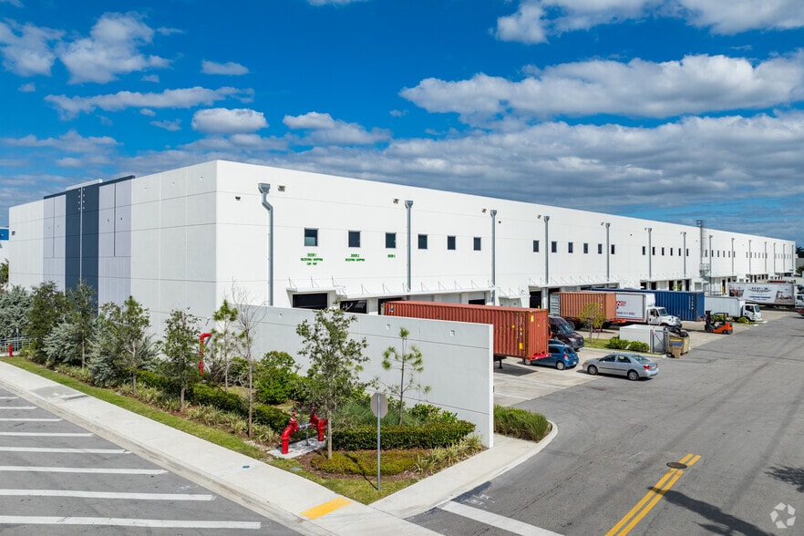 6371 NW 102nd Ave, Doral, FL for sale - Building Photo - Image 2 of 4
