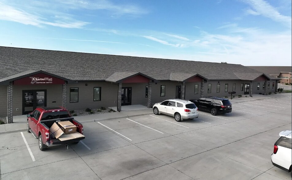4213 38th St, Columbus, NE à louer - Photo du bâtiment - Image 3 de 5