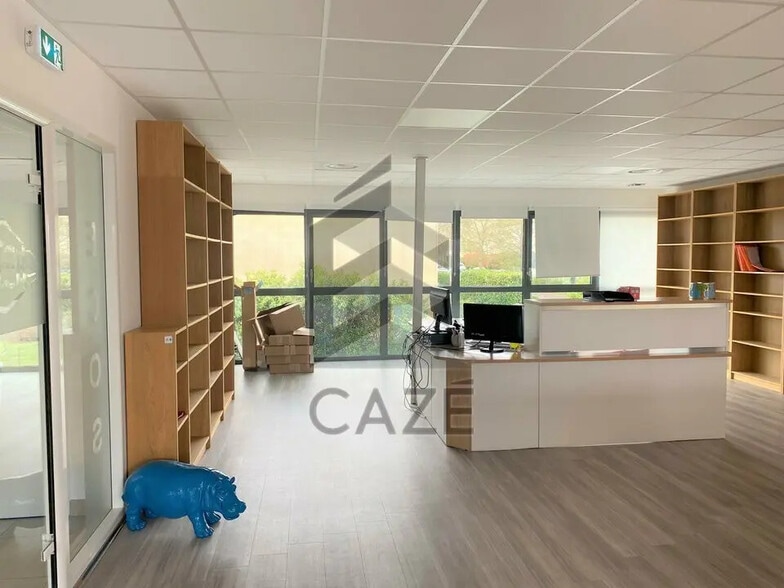 Office in Bruges for lease - Interior Photo - Image 3 of 7