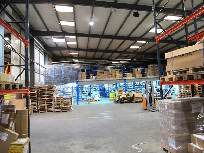 Flex in Saint-Andiol for lease - Interior Photo - Image 2 of 7