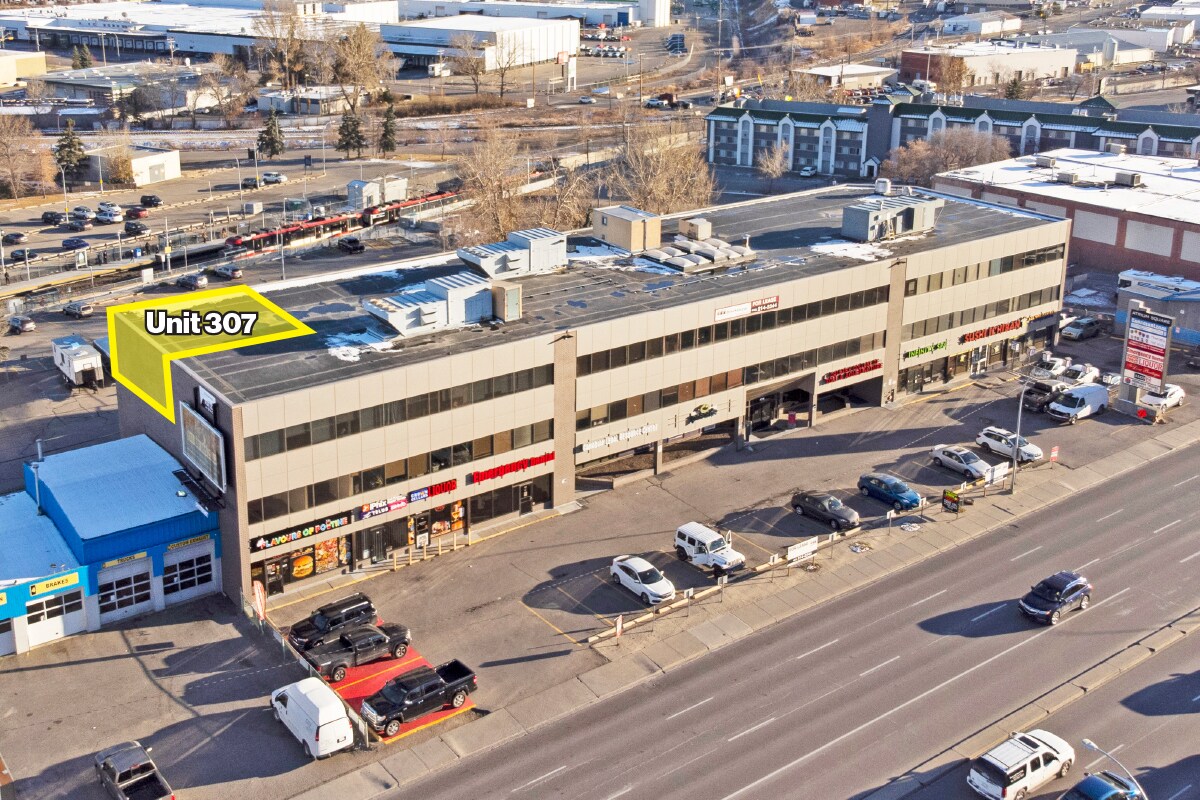 4014 Macleod Trl S, Calgary, AB à louer Photo du bâtiment- Image 1 de 10