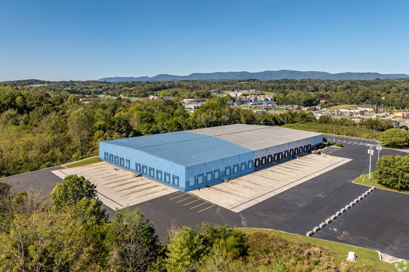 640 N Northpark Dr, Clinton, TN à louer - Photo du bâtiment - Image 1 de 8