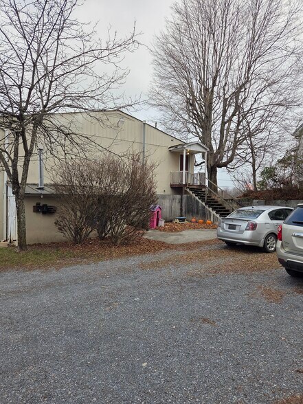 120 Seneca Trl, Lewisburg, WV à vendre - Photo du bâtiment - Image 2 de 8