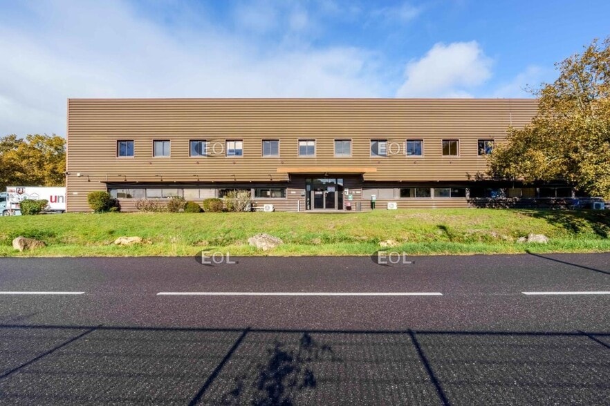 Flex in Canéjan for lease - Building Photo - Image 1 of 5