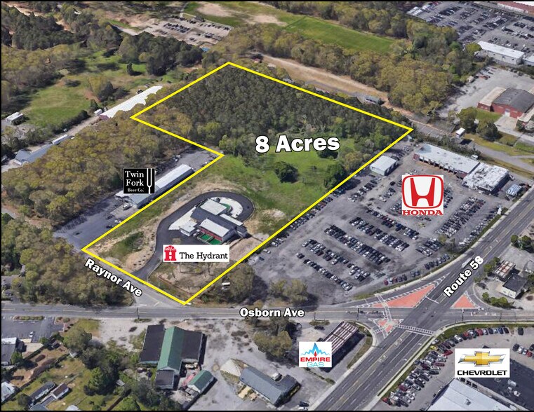 845 Raynor Ave, Riverhead, NY à vendre - Photo du bâtiment - Image 3 de 7