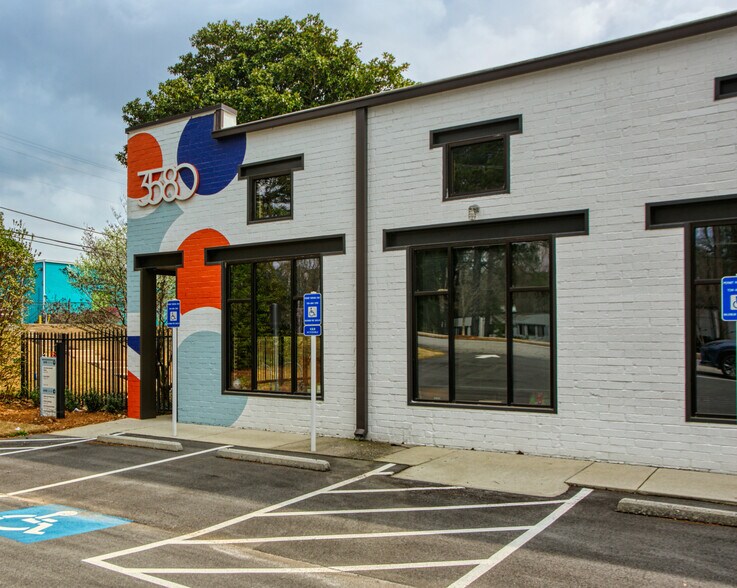 3580 Pierce Dr NE, Chamblee, GA à louer - Photo du bâtiment - Image 2 de 9