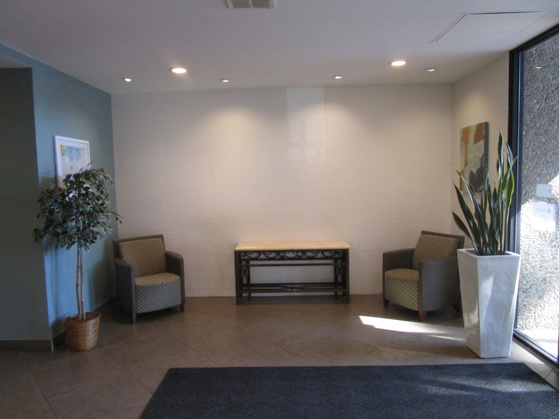 1950 E 17th St, Santa Ana, CA for lease - Interior Photo - Image 2 of 26