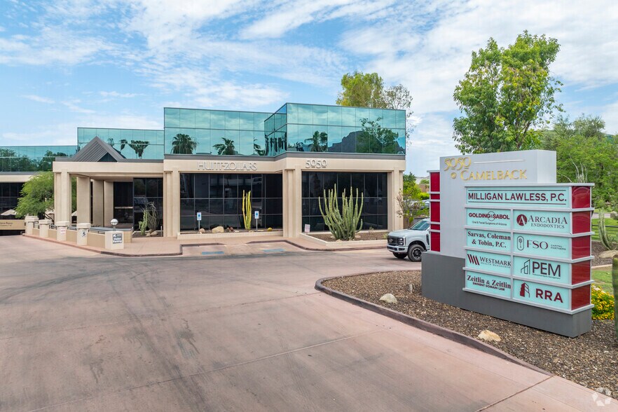 5050 N 40th St, Phoenix, AZ à louer - Photo du bâtiment - Image 3 de 5